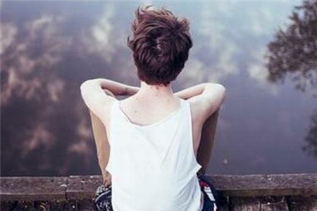 Chàng trai thiên thượng luôn là người đầu tiên xin lỗi, bất kể ai đúng ai sai.