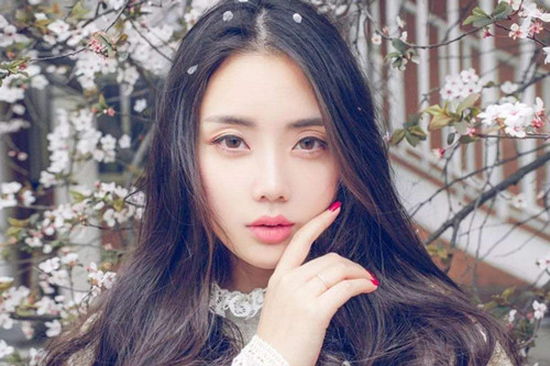 Hoa đào nở rộ, những cung hoàng đạo tình yêu lặng lẽ đến gần bên bạn.